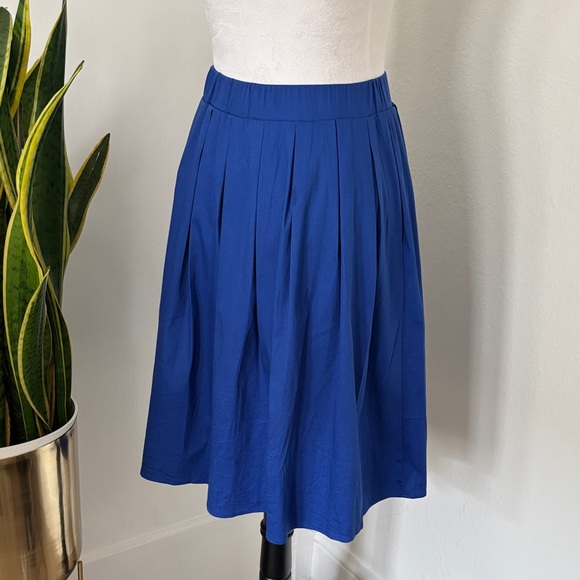 Elegant Blue Women's Skirt Size Small - Picture 2 of 6